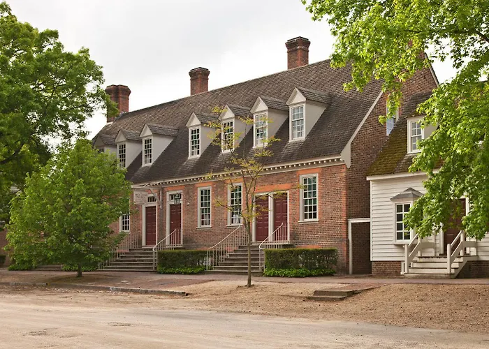 Colonial Houses, An Official Colonial Williamsburg Hotel