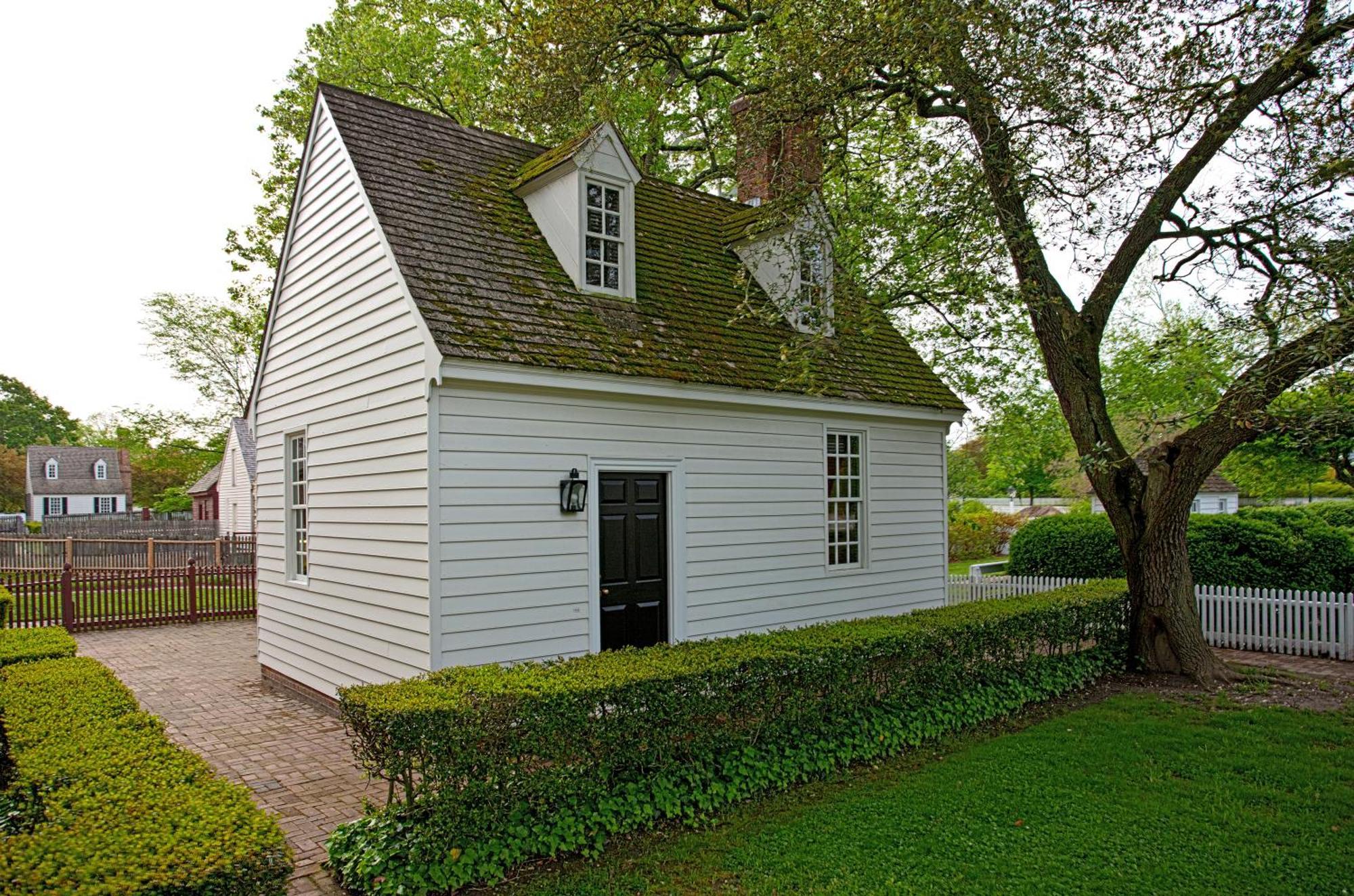 Colonial Houses, An Official Colonial Hotel Williamsburg